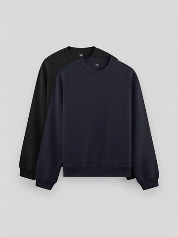 Tommy Life Sweatshirt in Blue: front