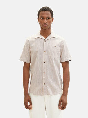 Coupe regular Chemise TOM TAILOR en beige : devant