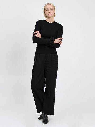 Influencer Sweater in Black