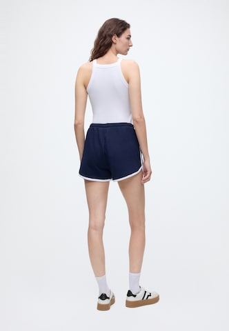 Regular Pantaloni de la GAP pe albastru