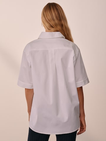 ABOUT YOU x Marie von Behrens - Blusa 'Emma' en blanco