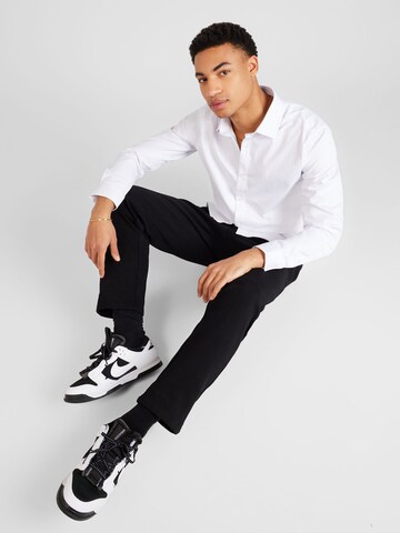 BURTON MENSWEAR LONDON Regularny krój Koszula 'Essential' w kolorze biały