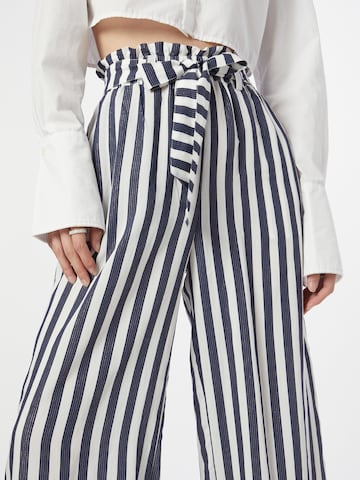 Wide leg Pantaloni 'Vicky' de la Lollys Laundry pe albastru