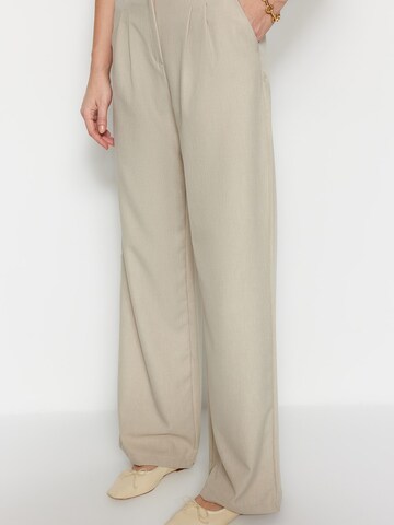 Wide leg Pantaloni con pieghe di Trendyol in marrone