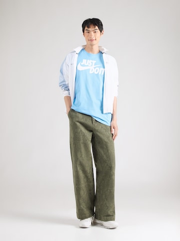 Regular fit Tricou 'Swoosh' de la Nike Sportswear pe albastru