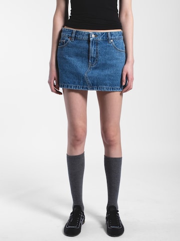 Dr. Denim Rock 'Tiggy'‌‌‌‌‌‌ in Blau: Vorderseite