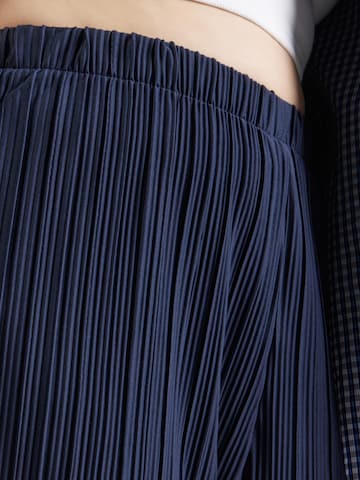 Vero Moda Curve Loose fit Pants 'VMCAurora' in Blue
