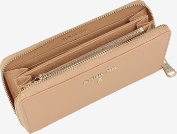 PATRIZIA PEPE Wallet 'Essentials' in Beige