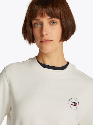 Tommy Jeans Sweatshirt 'ESSENTIAL' in White