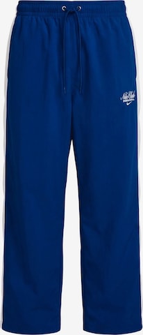 Largi Pantaloni 'Club' de la Nike Sportswear pe albastru: față