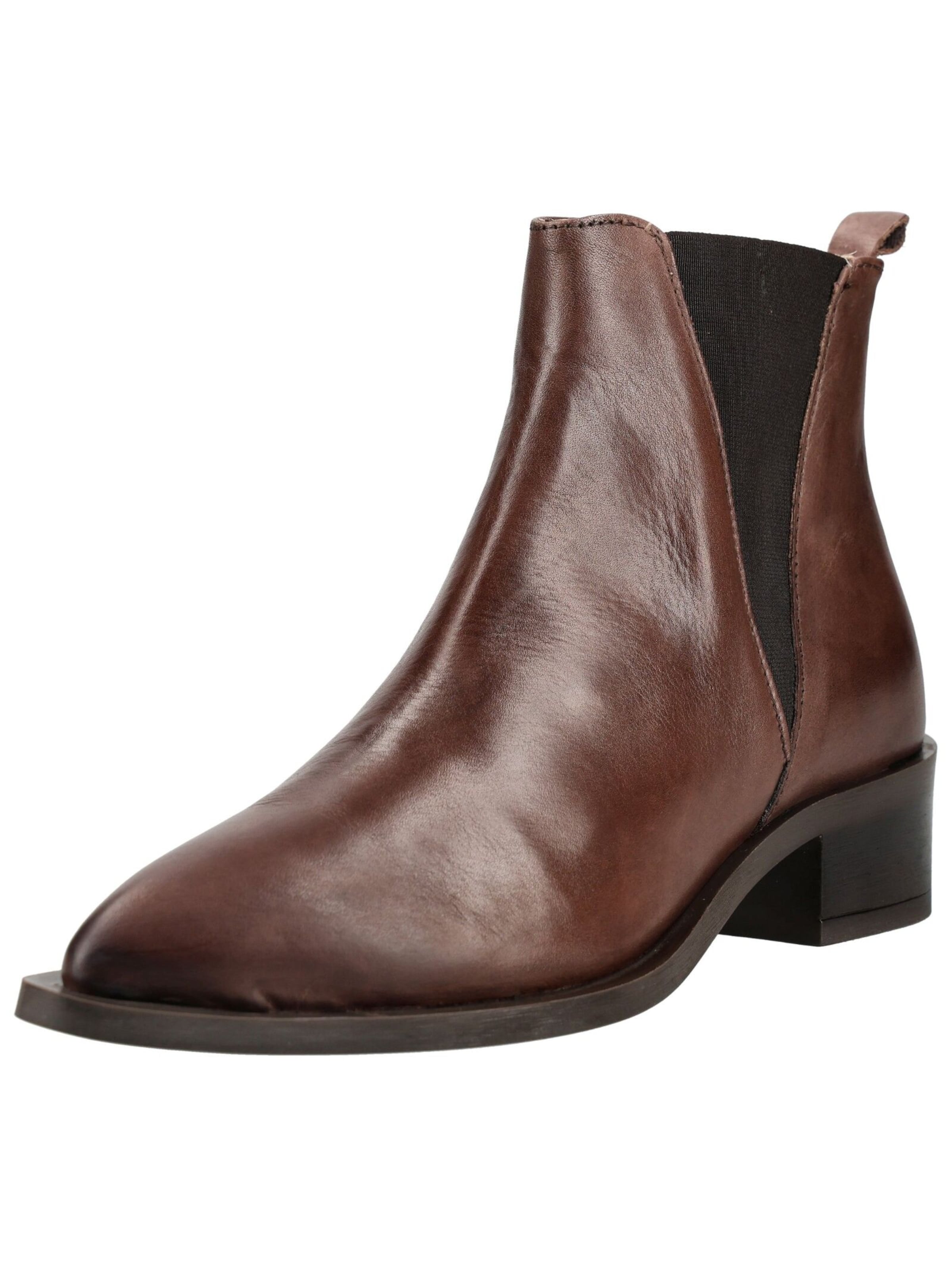 PAVEMENT Chelsea boots in Brown: front