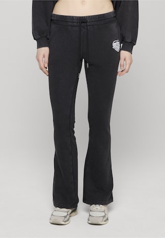 True Religion Flared Jeans in Zwart: voorkant