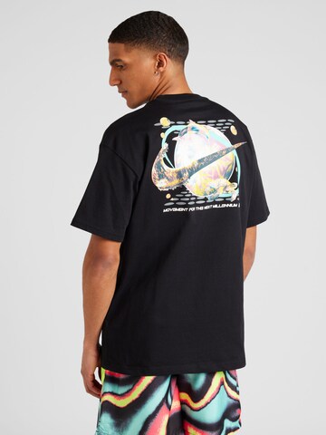 Nike Sportswear Shirt 'M90 OC GRAPHIC' in Zwart: voorkant