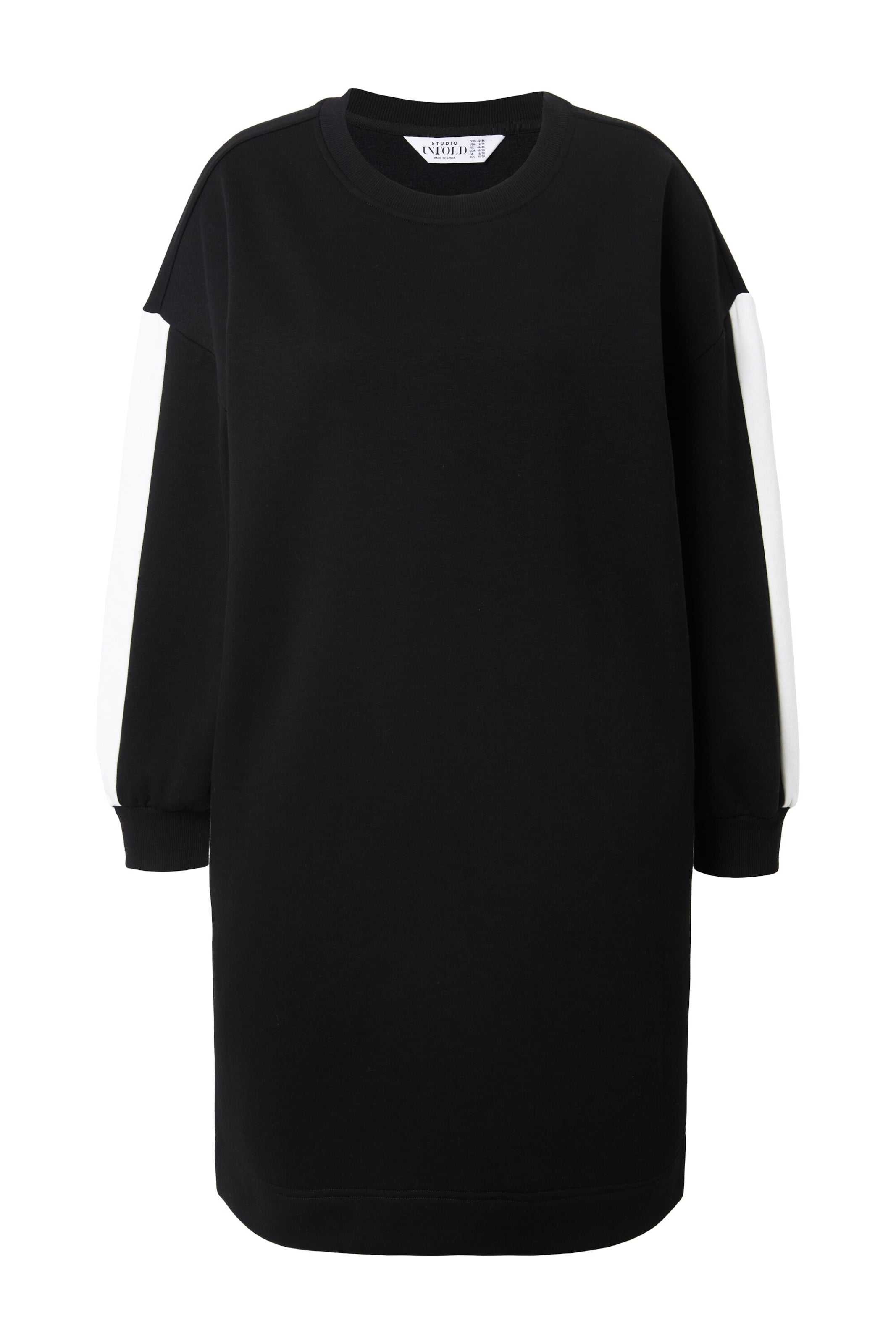 Studio Untold Oversized jurk in Zwart: voorkant