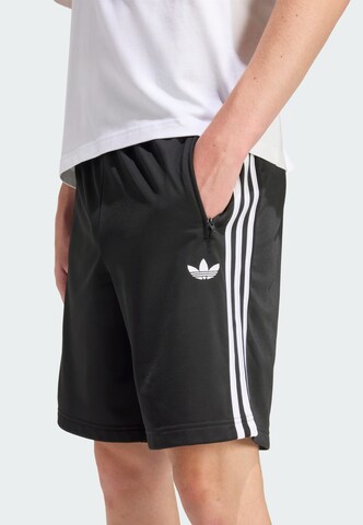 ADIDAS ORIGINALS Regular Shorts 'Firebird' in Schwarz