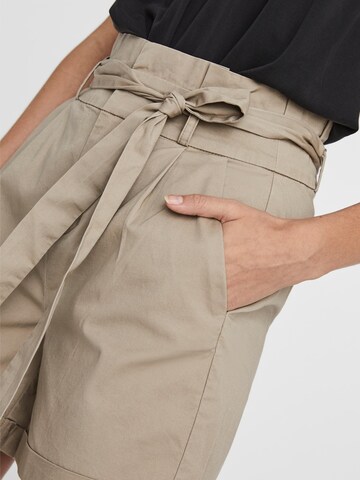 regular Pantaloni con pieghe 'Eva' di VERO MODA in beige