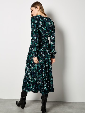 Abito di Apricot in nero