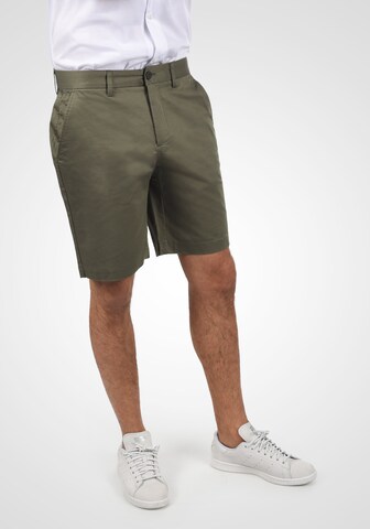 Casual Friday Regular Chino Pants in Green: front