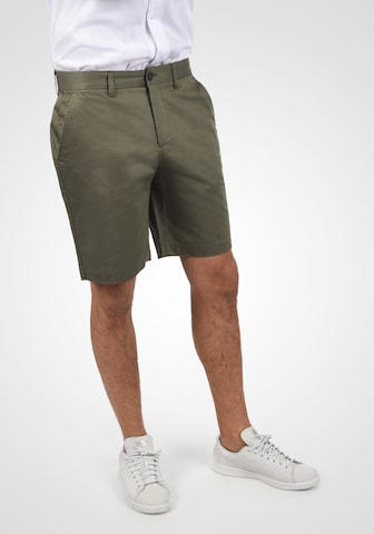 Casual Friday Regular Chino Pants in Green: front