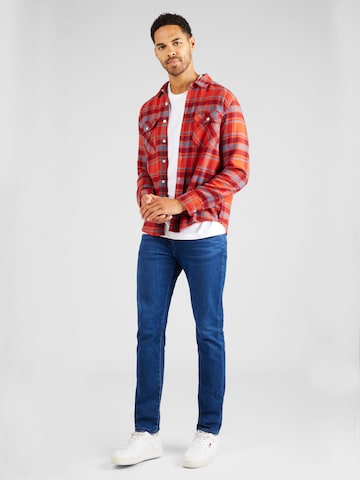 Brixton جينز مضبوط قميص 'BOWERY' بلون أحمر