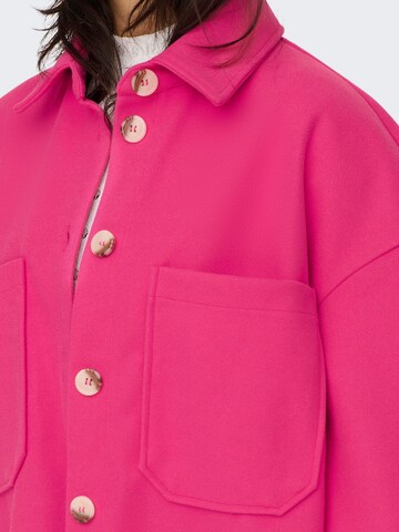 ONLY Демисезонная куртка в Ярко-розовый