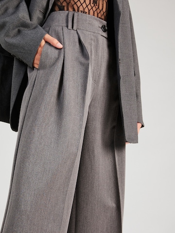 Nasty Gal Wide leg Pleated Pants in Grey