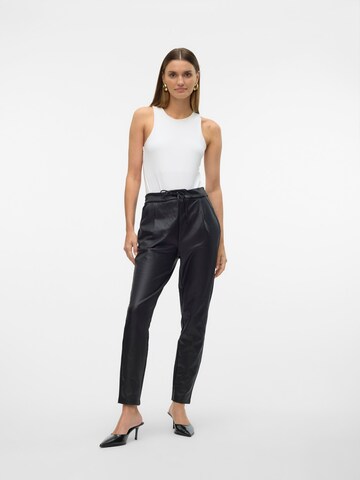 Loosefit Pantaloni con pieghe 'VMEva' di VERO MODA in nero