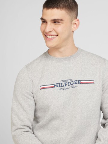 TOMMY HILFIGER Sweatshirt in Grau