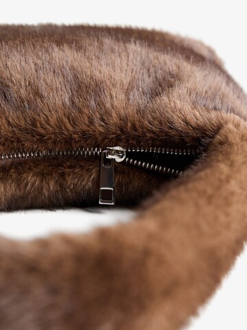 Bershka Taška přes rameno – hnědá