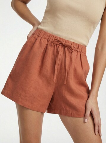 KAVAZI Regular Trousers in Red