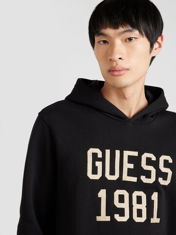 GUESS كنزة رياضية بلون أسود