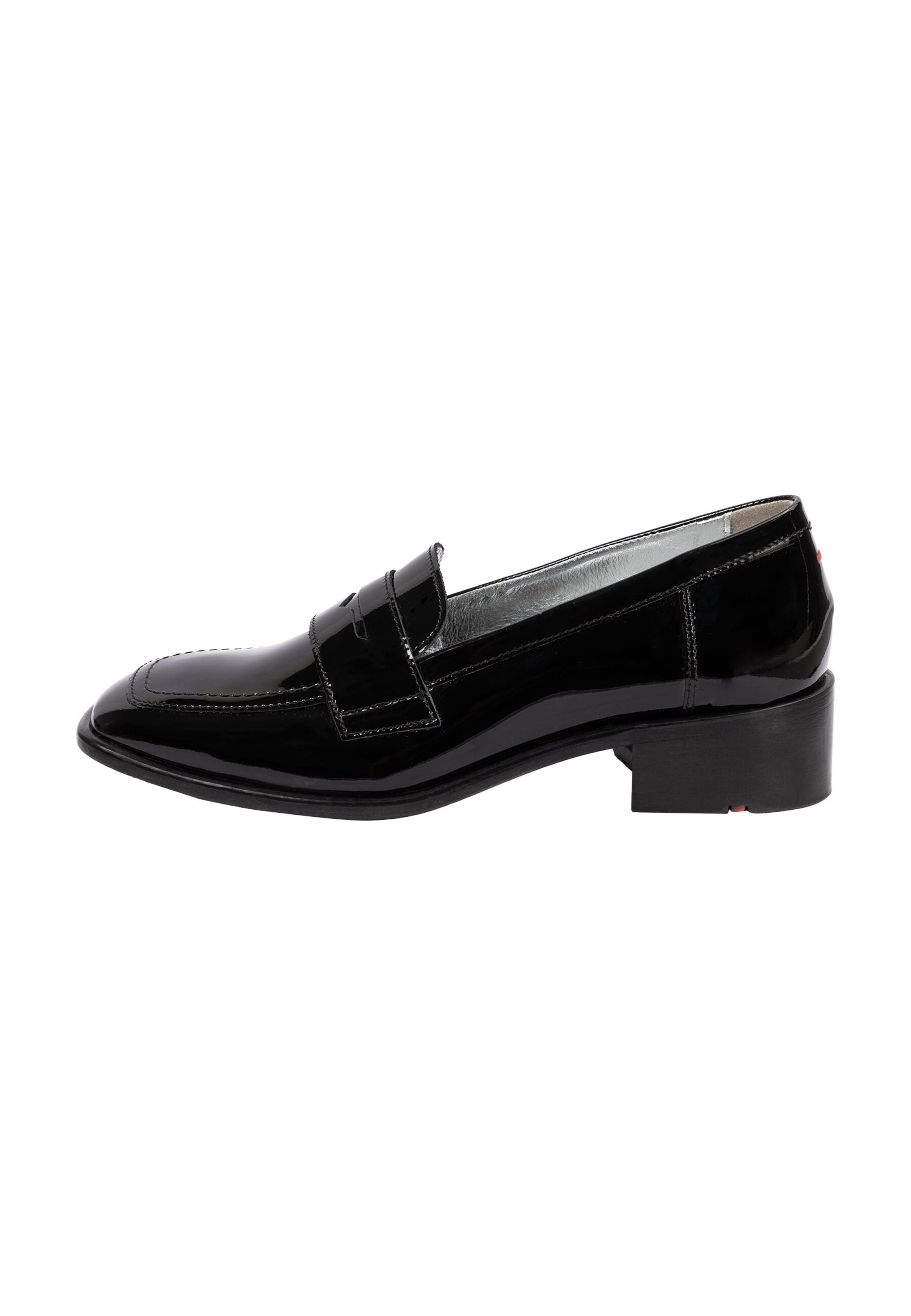 LLOYD Classic Flats in Black: front