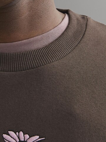 JACK & JONES - Sudadera en marrón