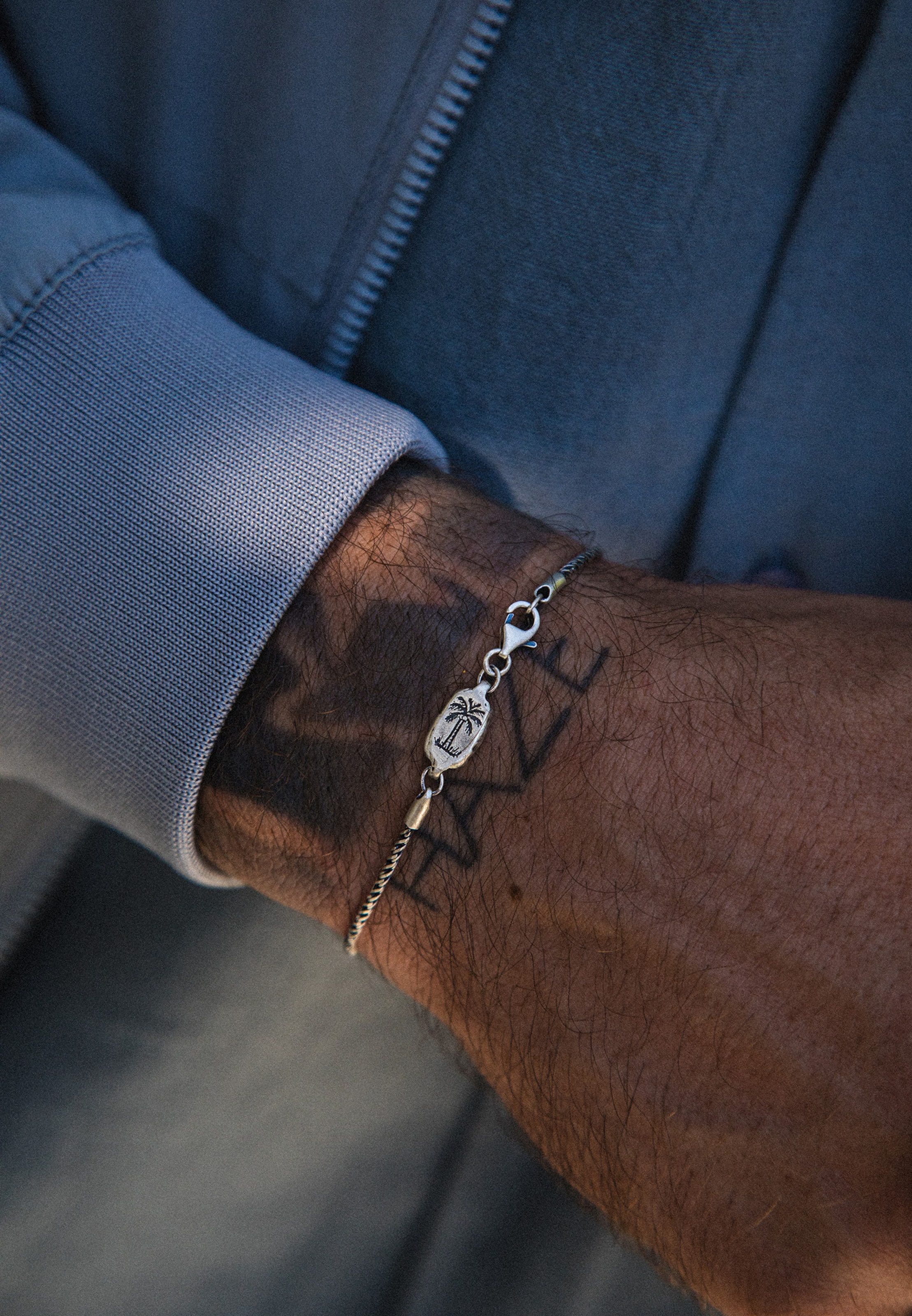 Haze&Glory - Pulseira 'Paradise' em cinzento: frente