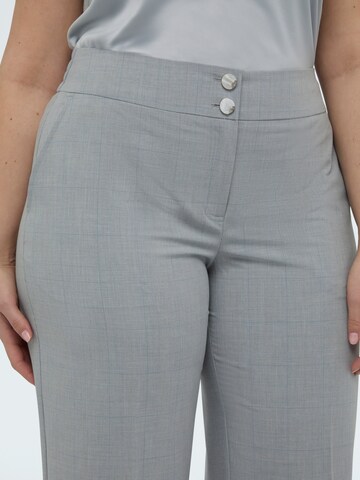 Fiorella Rubino Regular Pants in Grey
