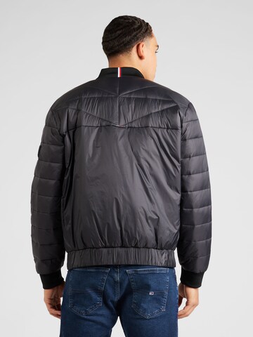 TOMMY HILFIGER Kurtka zimowa w kolorze czarny