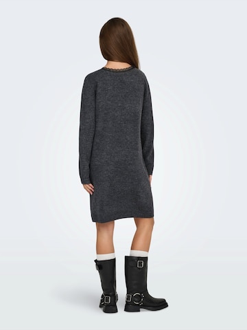Robes en maille 'ONLTAMMY' ONLY en gris