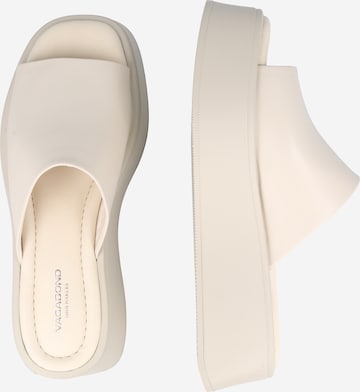 VAGABOND SHOEMAKERS Mules 'Courtney' in White