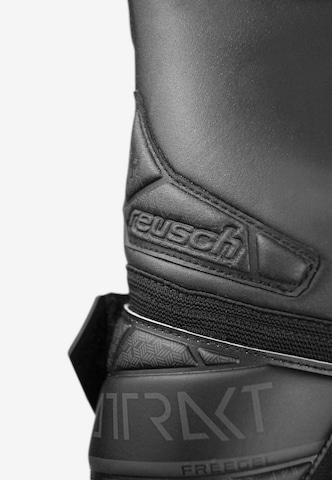 REUSCH Athletic Gloves 'Attrakt Freegel Infinity' in Black
