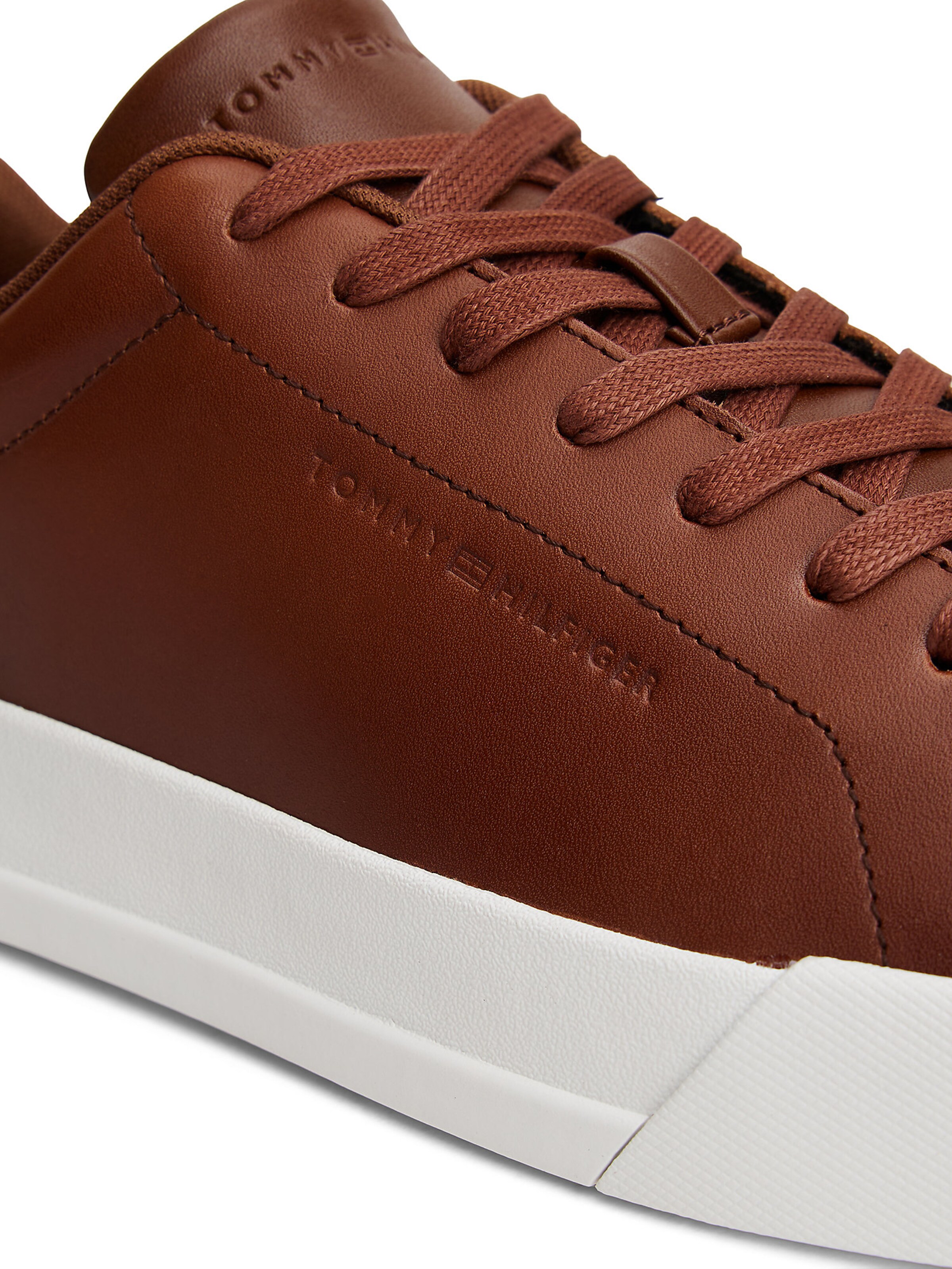TOMMY HILFIGER Sneaker 'COURT' in Braun