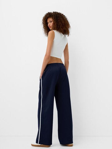 Bershka Wide leg Byxa i blå