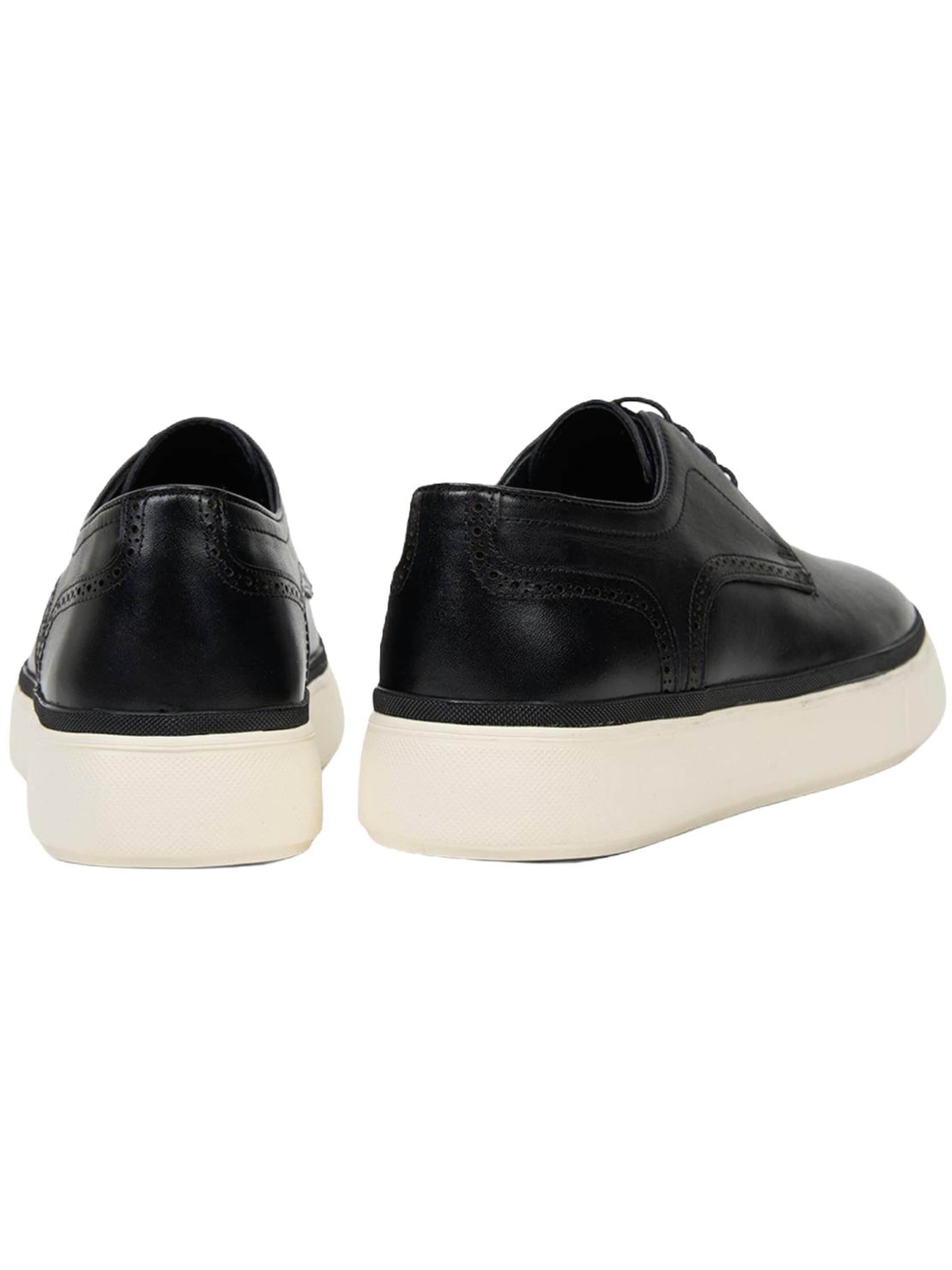 Chaussure à lacets 'Spitze' Desa en noir