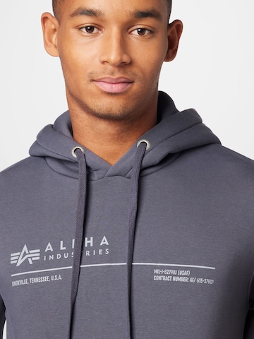 ALPHA INDUSTRIES Sweatshirt in Grau