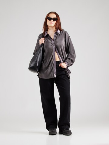 Camicia da donna 'CARTERA' di ONLY Carmakoma in grigio