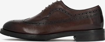 Chaussure à lacets Kazar en marron : devant