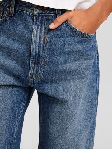 Bershka Regular Jeans in Blue