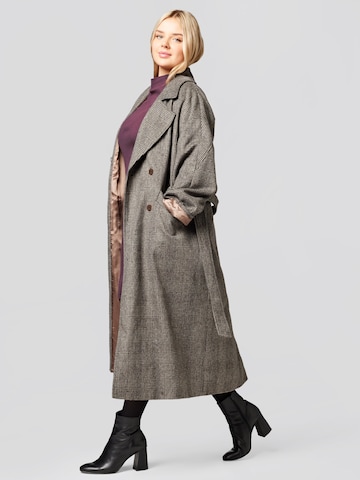 Manteau mi-saison 'Cassandra' A LOT LESS en marron