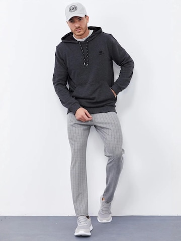 Felpa di Tommy Life in grigio