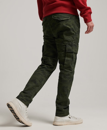 Coupe slim Pantalon cargo 'Core' Superdry en vert