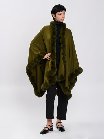 Influencer Cape in Green